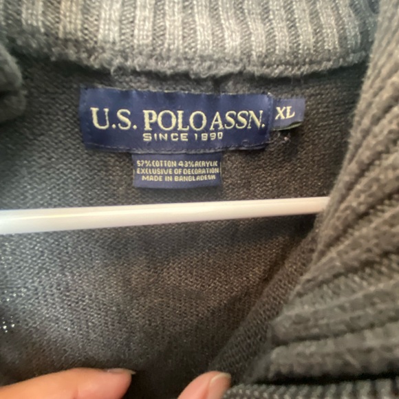 Grey Polo half zip knitted sweater 🖤 - Picture 3 of 3